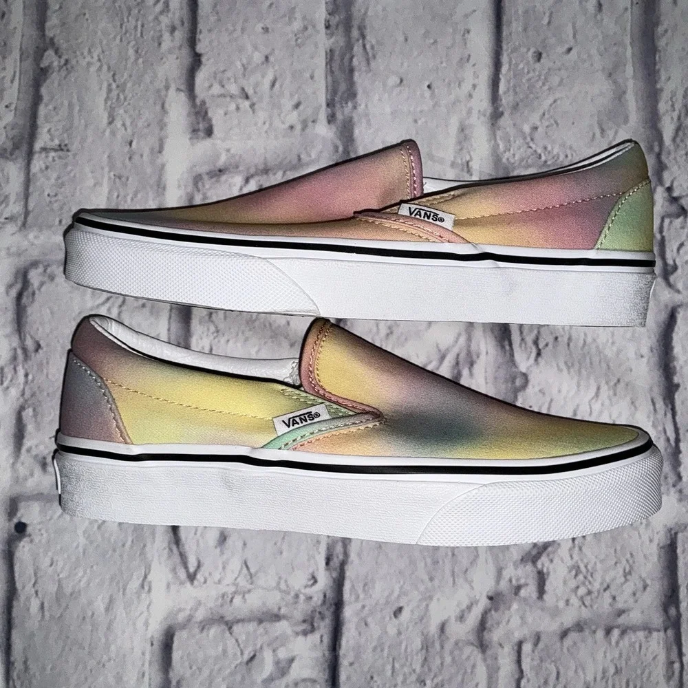 Vans Classic Slip On (Aura‎ Shift) Multicolor True White Womens Size 5 1/2 - Picture 3 of 7